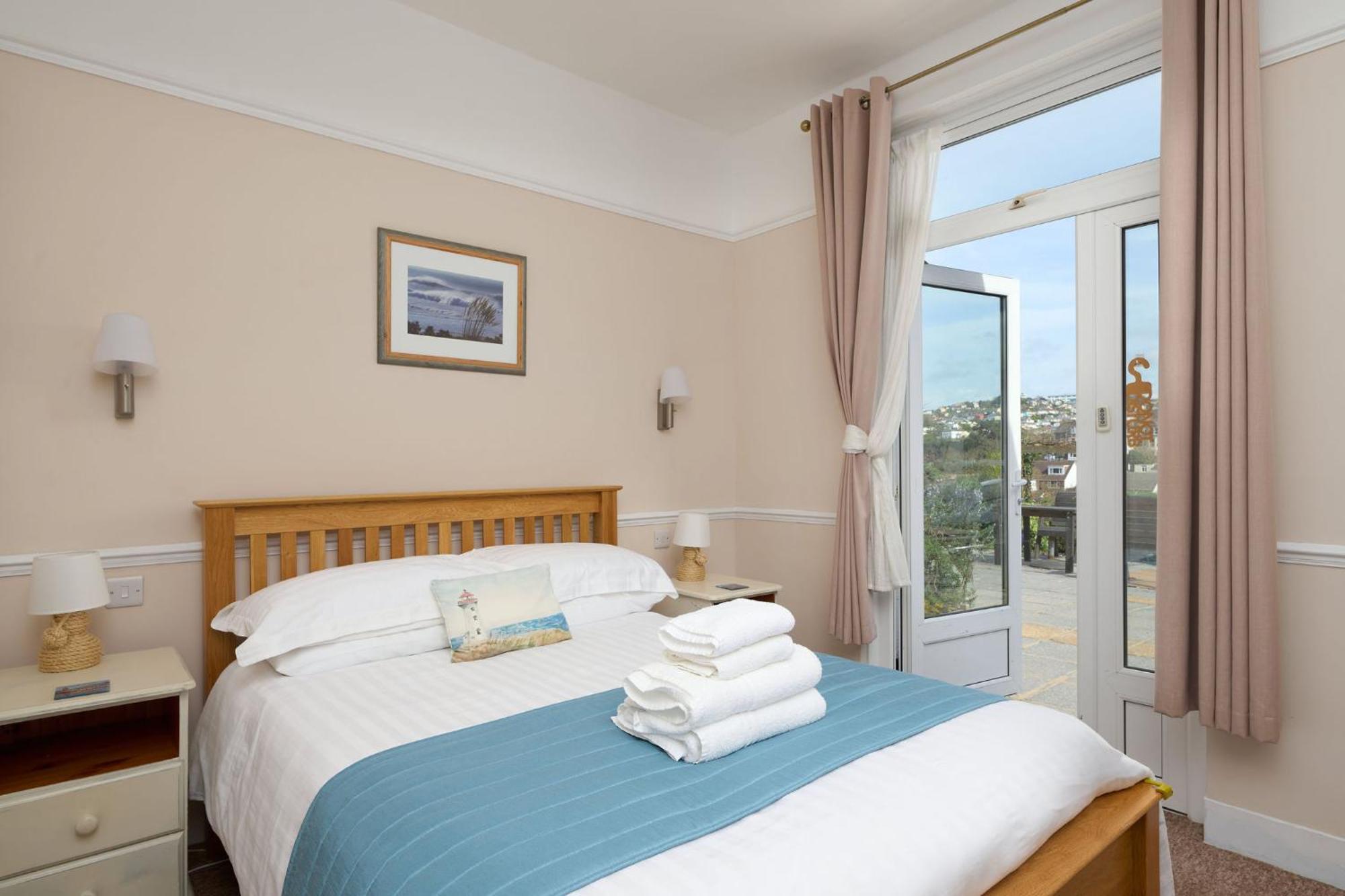Epchris House 3*