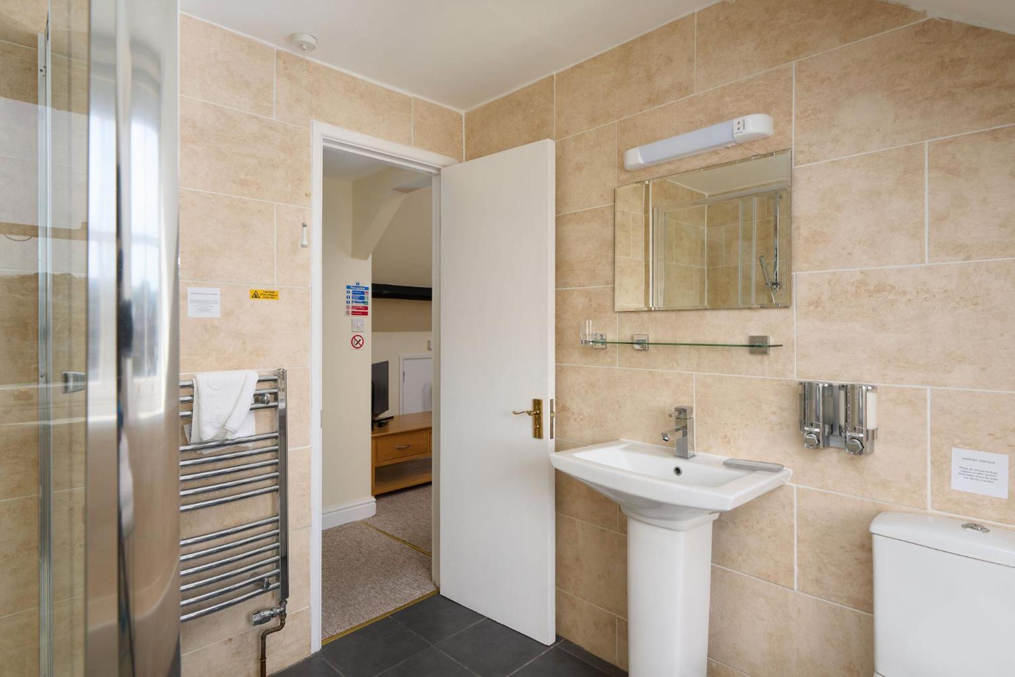 Epchris House 3*